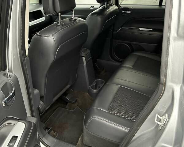 Серый Джип Компас, объемом двигателя 2.36 л и пробегом 189 тыс. км за 10700 $, фото 3 на Automoto.ua