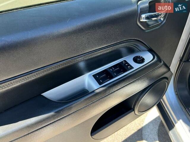 Серый Джип Компас, объемом двигателя 2.36 л и пробегом 163 тыс. км за 11990 $, фото 11 на Automoto.ua