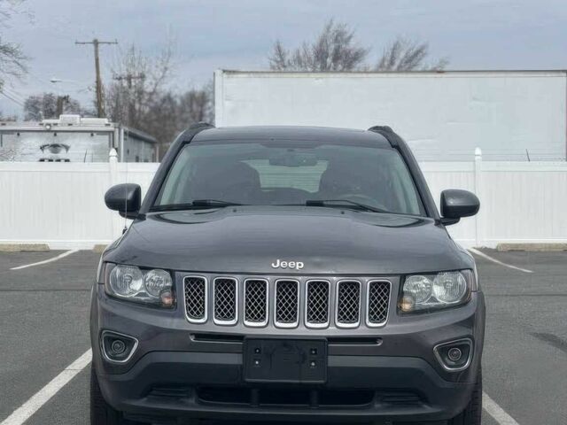 Серый Джип Компас, объемом двигателя 2.4 л и пробегом 72 тыс. км за 11800 $, фото 1 на Automoto.ua