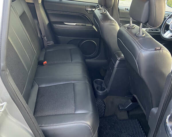 Серый Джип Компас, объемом двигателя 2.36 л и пробегом 225 тыс. км за 12500 $, фото 10 на Automoto.ua