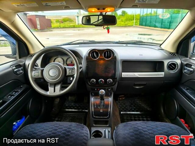 Джип Компас 2016 в Шепетовке на Automoto.ua Серый Джип Компас, объемом двигателя 2.4 л и пробегом 210 тыс. км за 9600 $, фото 3 на Automoto.ua