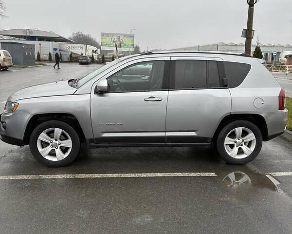 Серый Джип Компас, объемом двигателя 2.36 л и пробегом 189 тыс. км за 10700 $, фото 1 на Automoto.ua