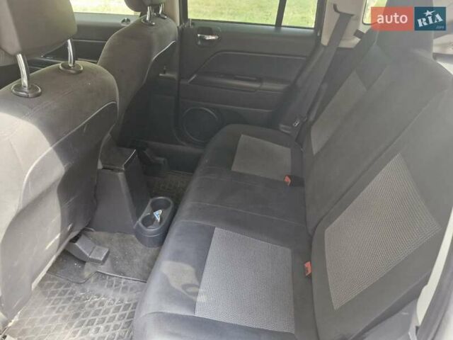 Сірий Джип Compass, об'ємом двигуна 2 л та пробігом 135 тис. км за 12300 $, фото 11 на Automoto.ua