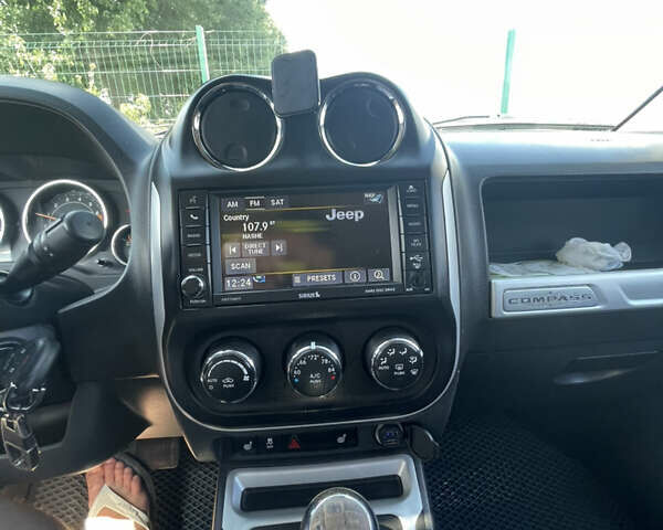 Сірий Джип Compass, об'ємом двигуна 2.36 л та пробігом 196 тис. км за 12500 $, фото 19 на Automoto.ua