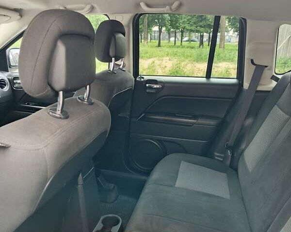 Сірий Джип Compass, об'ємом двигуна 2.4 л та пробігом 152 тис. км за 12500 $, фото 9 на Automoto.ua