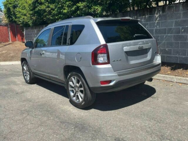 Серый Джип Компас, объемом двигателя 2.4 л и пробегом 73 тыс. км за 12800 $, фото 4 на Automoto.ua