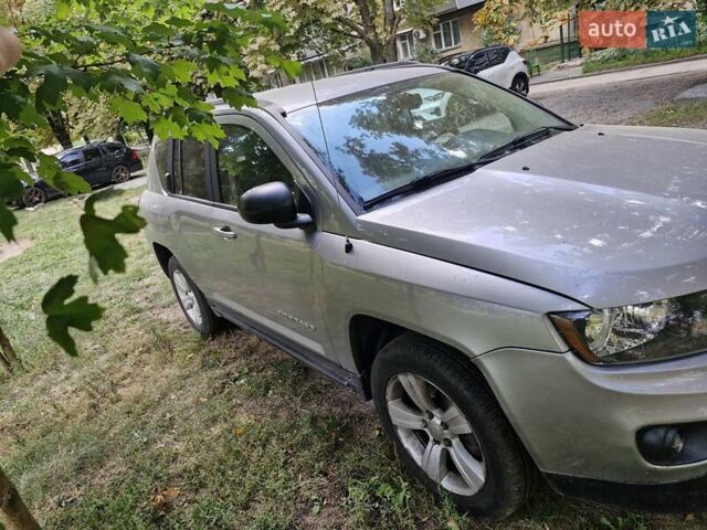 Сірий Джип Compass, об'ємом двигуна 2 л та пробігом 135 тис. км за 12300 $, фото 2 на Automoto.ua