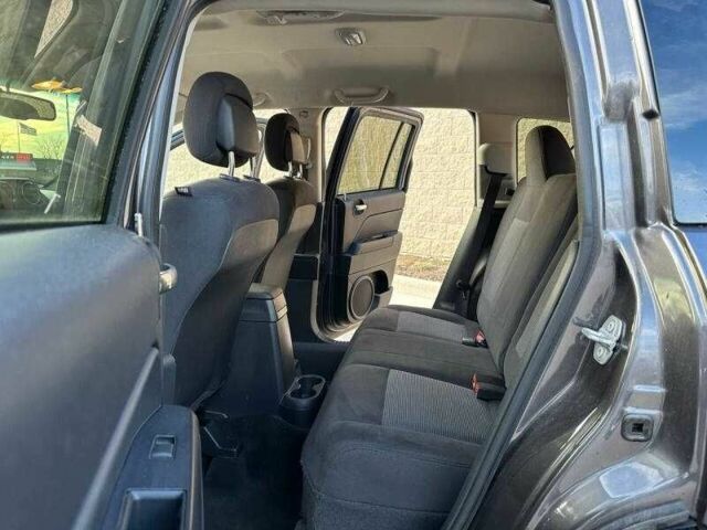 Сірий Джип Compass, об'ємом двигуна 2.4 л та пробігом 47 тис. км за 2300 $, фото 7 на Automoto.ua