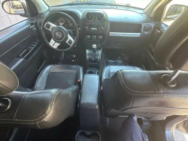 Серый Джип Компас, объемом двигателя 2.4 л и пробегом 73 тыс. км за 12800 $, фото 8 на Automoto.ua