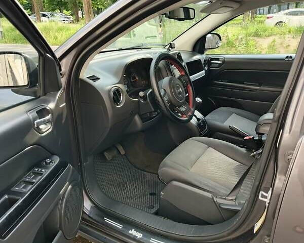 Сірий Джип Compass, об'ємом двигуна 2.4 л та пробігом 152 тис. км за 12500 $, фото 10 на Automoto.ua