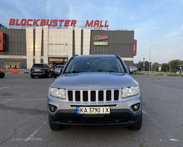 Серый Джип Компас, объемом двигателя 2.36 л и пробегом 225 тыс. км за 12500 $, фото 1 на Automoto.ua