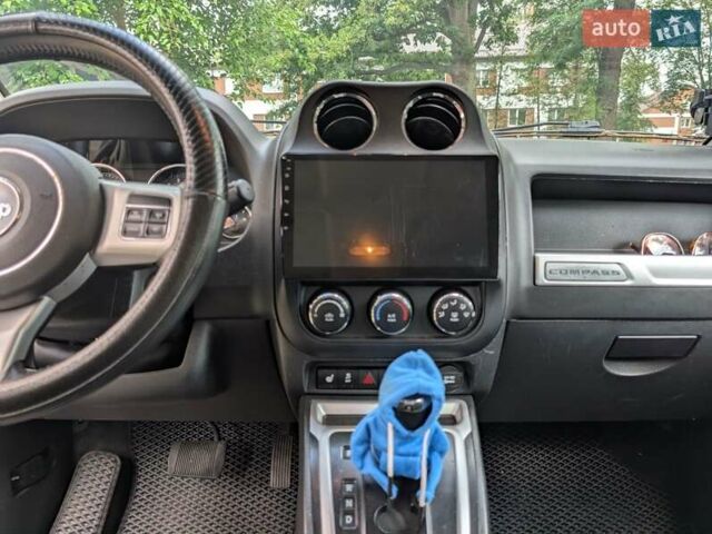 Серый Джип Компас, объемом двигателя 2.36 л и пробегом 225 тыс. км за 12500 $, фото 2 на Automoto.ua