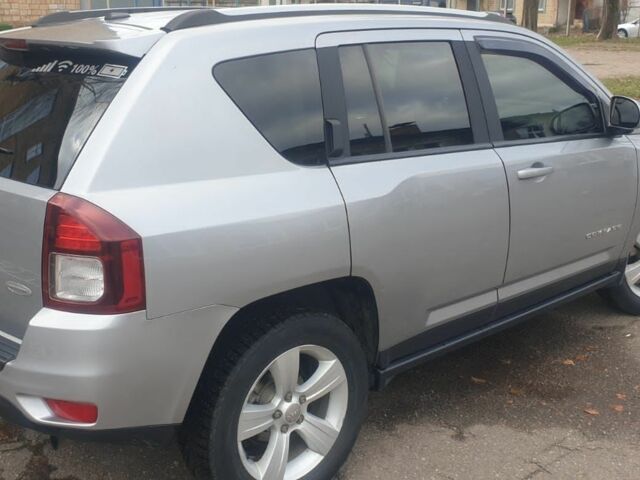 Серый Джип Компас, объемом двигателя 2.4 л и пробегом 140 тыс. км за 10303 $, фото 2 на Automoto.ua