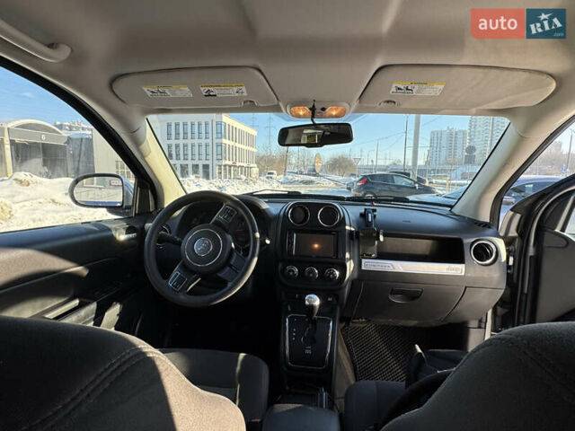 Сірий Джип Compass, об'ємом двигуна 2.36 л та пробігом 160 тис. км за 10000 $, фото 2 на Automoto.ua