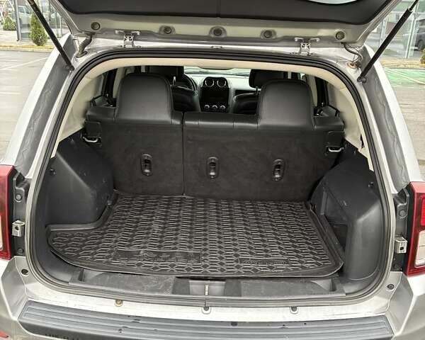 Серый Джип Компас, объемом двигателя 2.36 л и пробегом 189 тыс. км за 10700 $, фото 6 на Automoto.ua