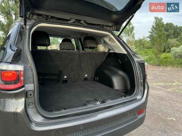 Джип Компас 2017 в Каменское - Днепродзержинск на Automoto.ua Серый Джип Компас, объемом двигателя 2.36 л и пробегом 119 тыс. км за 13800 $, фото 23 на Automoto.ua