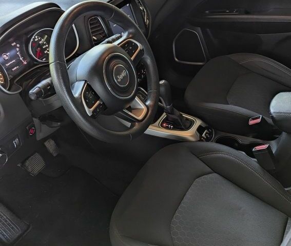 Сірий Джип Compass, об'ємом двигуна 2.4 л та пробігом 120 тис. км за 14290 $, фото 6 на Automoto.ua
