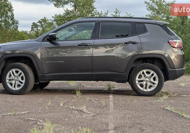 Джип Компас 2017 в Каменское - Днепродзержинск на Automoto.ua Серый Джип Компас, объемом двигателя 2.36 л и пробегом 119 тыс. км за 13800 $, фото 10 на Automoto.ua