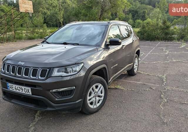 Джип Компас 2017 в Каменское - Днепродзержинск на Automoto.ua Серый Джип Компас, объемом двигателя 2.36 л и пробегом 119 тыс. км за 13800 $, фото 18 на Automoto.ua
