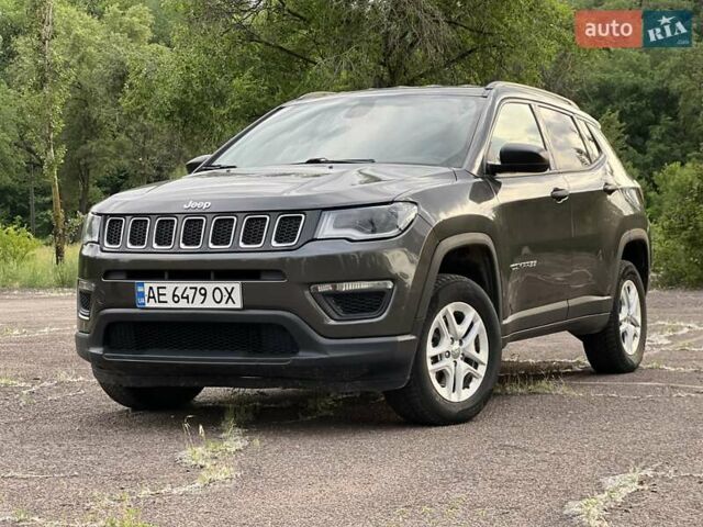 Джип Компас 2017 в Каменское - Днепродзержинск на Automoto.ua Серый Джип Компас, объемом двигателя 2.36 л и пробегом 119 тыс. км за 13800 $, фото 15 на Automoto.ua