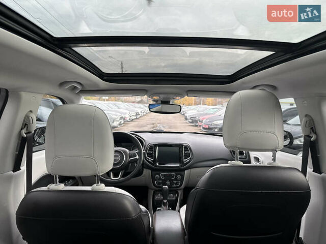 Джип Compass 2017 у Полтаві на Automoto.ua Сірий Джип Compass, об'ємом двигуна 2.36 л та пробігом 125 тис. км за 15500 $, фото 40 на Automoto.ua