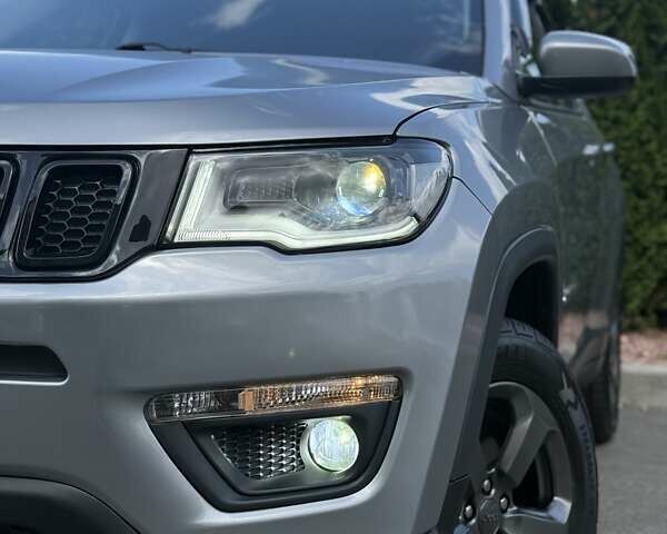 Серый Джип Компас, объемом двигателя 2.36 л и пробегом 100 тыс. км за 13800 $, фото 2 на Automoto.ua