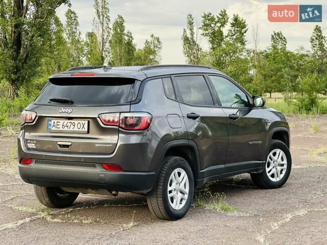 Джип Компас 2017 в Каменское - Днепродзержинск на Automoto.ua Серый Джип Компас, объемом двигателя 2.36 л и пробегом 119 тыс. км за 13800 $, фото 13 на Automoto.ua