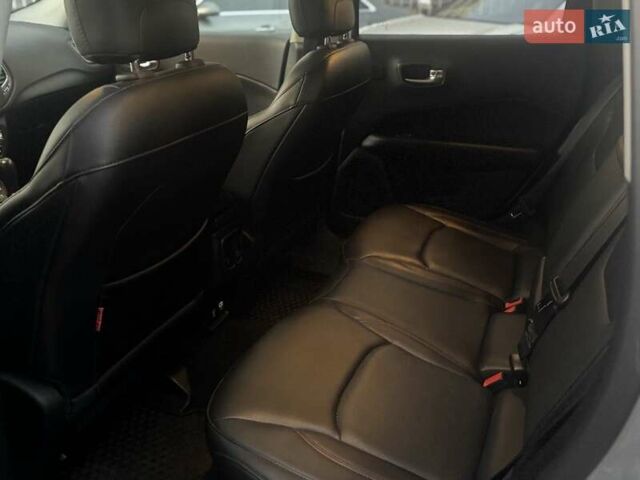 Джип Compass 2017 у Одесі на Automoto.ua Сірий Джип Compass, об'ємом двигуна 2.36 л та пробігом 42 тис. км за 12800 $, фото 11 на Automoto.ua