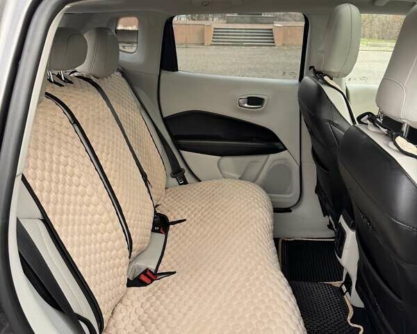 Сірий Джип Compass, об'ємом двигуна 2.4 л та пробігом 129 тис. км за 15800 $, фото 7 на Automoto.ua