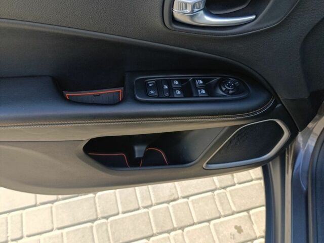 Сірий Джип Compass, об'ємом двигуна 2.4 л та пробігом 112 тис. км за 15900 $, фото 2 на Automoto.ua