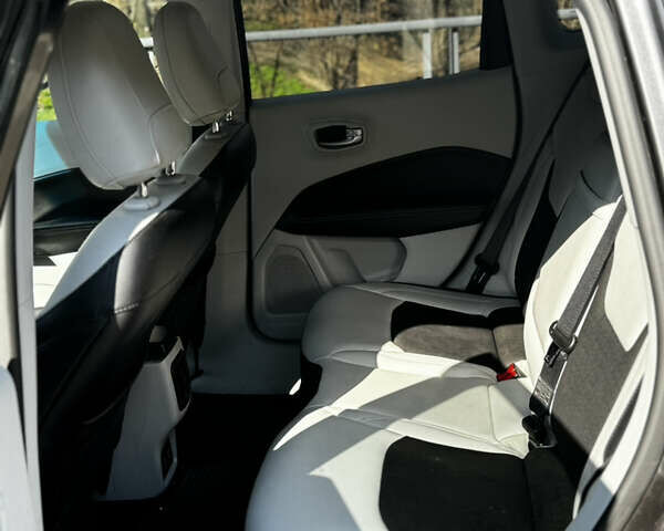 Сірий Джип Compass, об'ємом двигуна 2.36 л та пробігом 105 тис. км за 14900 $, фото 7 на Automoto.ua