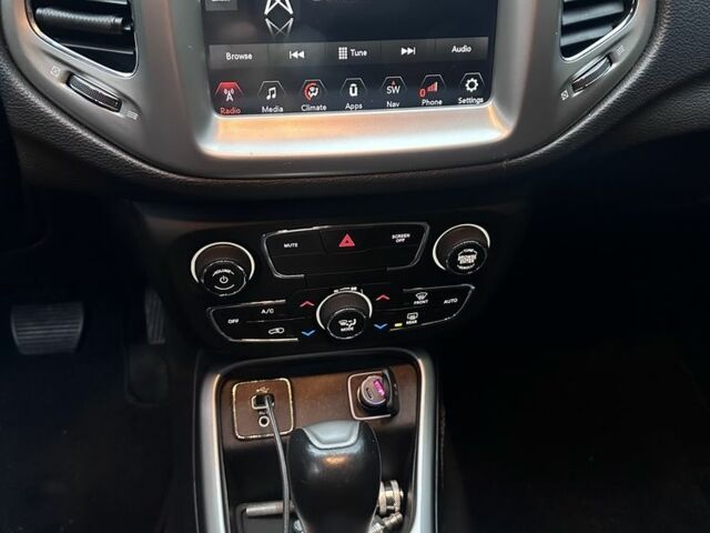 Сірий Джип Compass, об'ємом двигуна 2.4 л та пробігом 204 тис. км за 11900 $, фото 5 на Automoto.ua