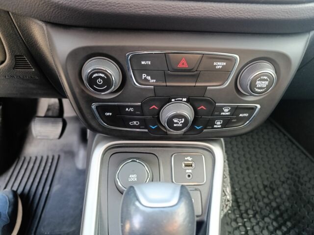 Сірий Джип Compass, об'ємом двигуна 2.4 л та пробігом 112 тис. км за 15900 $, фото 3 на Automoto.ua