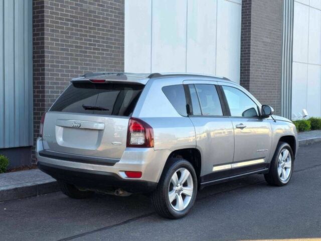 Сірий Джип Compass, об'ємом двигуна 2.4 л та пробігом 58 тис. км за 5600 $, фото 6 на Automoto.ua