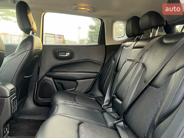Сірий Джип Compass, об'ємом двигуна 2.4 л та пробігом 75 тис. км за 15800 $, фото 7 на Automoto.ua