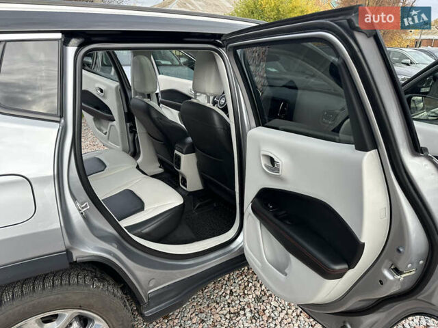 Джип Compass 2017 у Полтаві на Automoto.ua Сірий Джип Compass, об'ємом двигуна 2.36 л та пробігом 125 тис. км за 15500 $, фото 18 на Automoto.ua