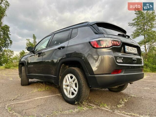 Джип Компас 2017 в Каменское - Днепродзержинск на Automoto.ua Серый Джип Компас, объемом двигателя 2.36 л и пробегом 119 тыс. км за 13800 $, фото 14 на Automoto.ua