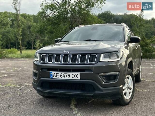 Джип Компас 2017 в Каменское - Днепродзержинск на Automoto.ua Серый Джип Компас, объемом двигателя 2.36 л и пробегом 119 тыс. км за 13800 $, фото 12 на Automoto.ua