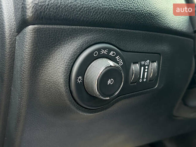 Сірий Джип Compass, об'ємом двигуна 2.4 л та пробігом 75 тис. км за 15800 $, фото 16 на Automoto.ua