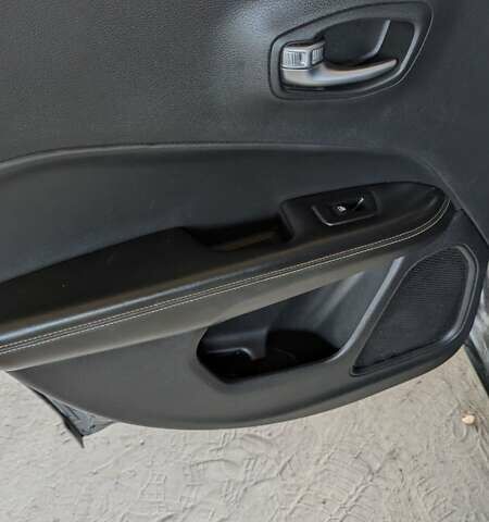 Джип Компас 2017 в Каменское - Днепродзержинск на Automoto.ua Серый Джип Компас, объемом двигателя 2.36 л и пробегом 119 тыс. км за 13800 $, фото 8 на Automoto.ua