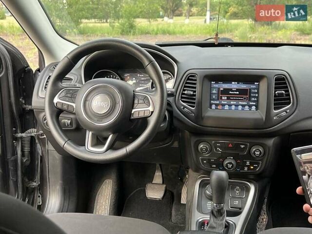 Джип Компас 2017 в Каменское - Днепродзержинск на Automoto.ua Серый Джип Компас, объемом двигателя 2.36 л и пробегом 119 тыс. км за 13800 $, фото 5 на Automoto.ua