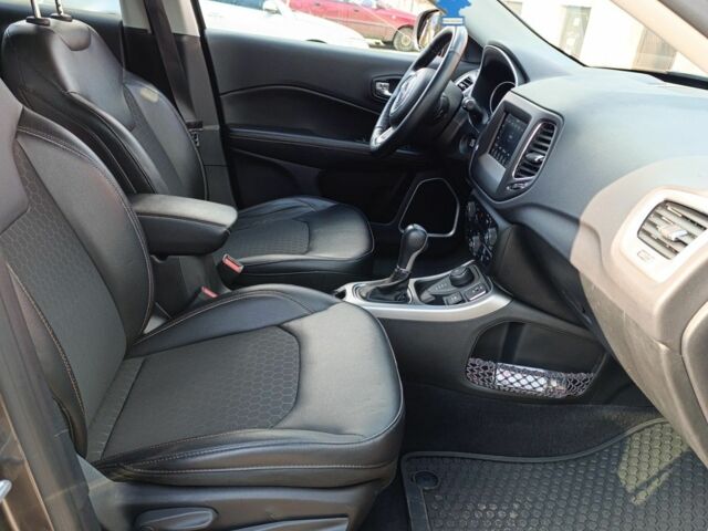 Сірий Джип Compass, об'ємом двигуна 2.4 л та пробігом 112 тис. км за 15900 $, фото 1 на Automoto.ua