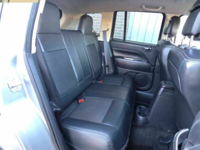 Сірий Джип Compass, об'ємом двигуна 2.4 л та пробігом 58 тис. км за 5600 $, фото 12 на Automoto.ua