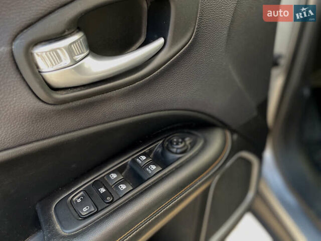 Серый Джип Компас, объемом двигателя 2.4 л и пробегом 119 тыс. км за 12900 $, фото 15 на Automoto.ua