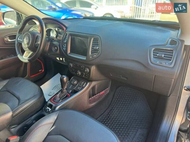 Джип Compass 2017 у Одесі на Automoto.ua Сірий Джип Compass, об'ємом двигуна 2.36 л та пробігом 42 тис. км за 12800 $, фото 33 на Automoto.ua