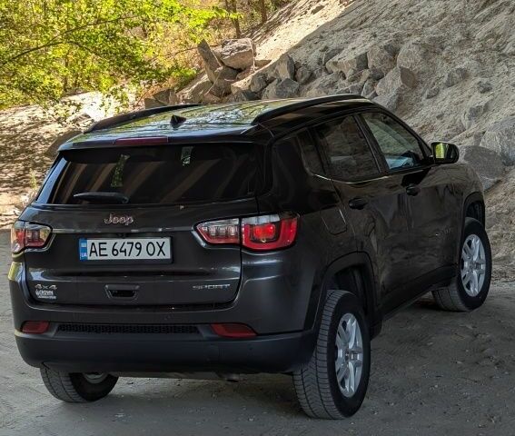 Сірий Джип Compass, об'ємом двигуна 2.4 л та пробігом 120 тис. км за 14290 $, фото 4 на Automoto.ua