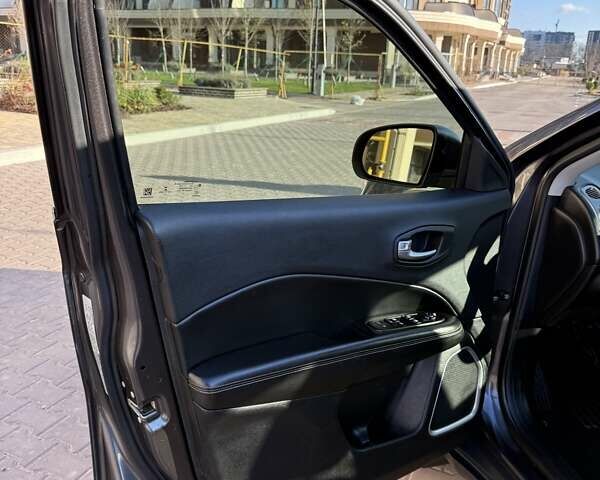 Серый Джип Компас, объемом двигателя 2.36 л и пробегом 100 тыс. км за 14700 $, фото 13 на Automoto.ua