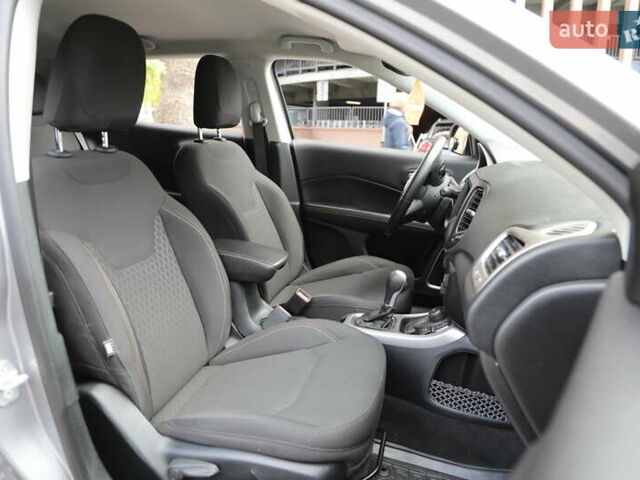 Серый Джип Компас, объемом двигателя 2.36 л и пробегом 34 тыс. км за 16000 $, фото 9 на Automoto.ua