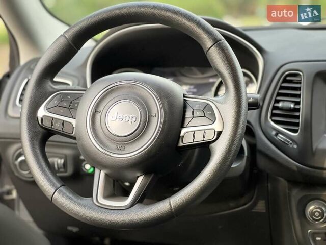 Джип Компас 2017 в Каменское - Днепродзержинск на Automoto.ua Серый Джип Компас, объемом двигателя 2.36 л и пробегом 119 тыс. км за 13800 $, фото 16 на Automoto.ua