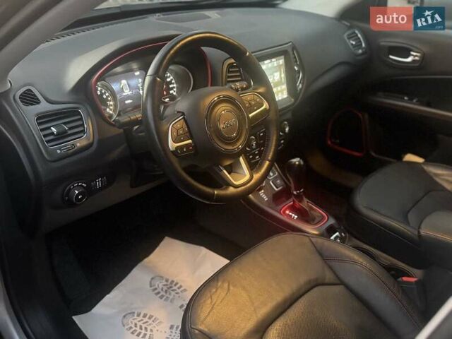 Джип Compass 2017 у Одесі на Automoto.ua Сірий Джип Compass, об'ємом двигуна 2.36 л та пробігом 42 тис. км за 12800 $, фото 6 на Automoto.ua